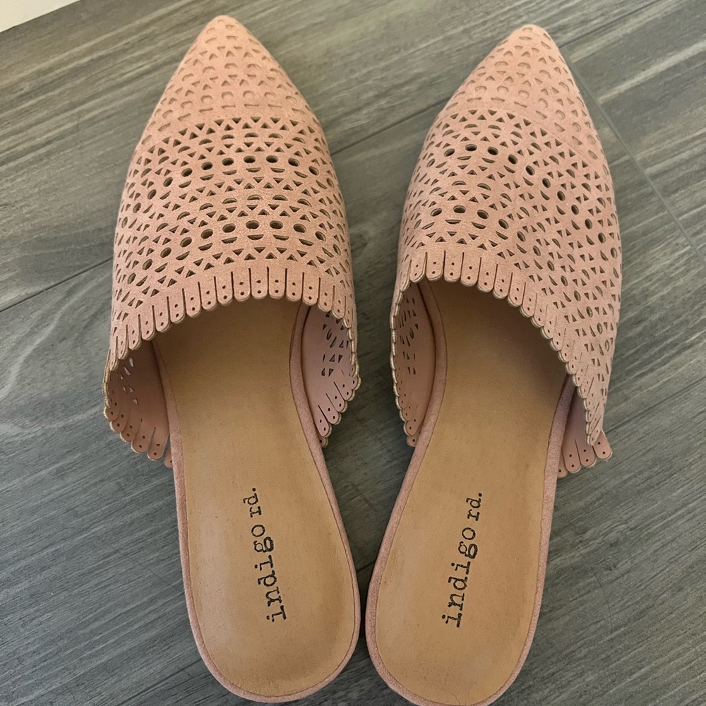 Size 8 light pink mules